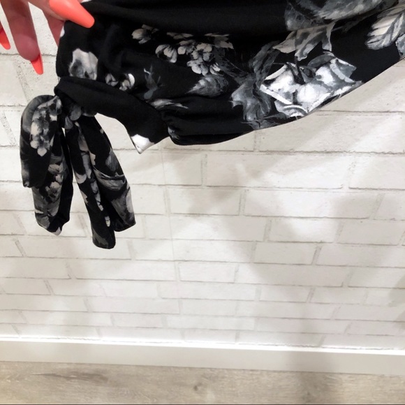 SAGE Floral Romper Waist Tie V Neck - Picture 7 of 8